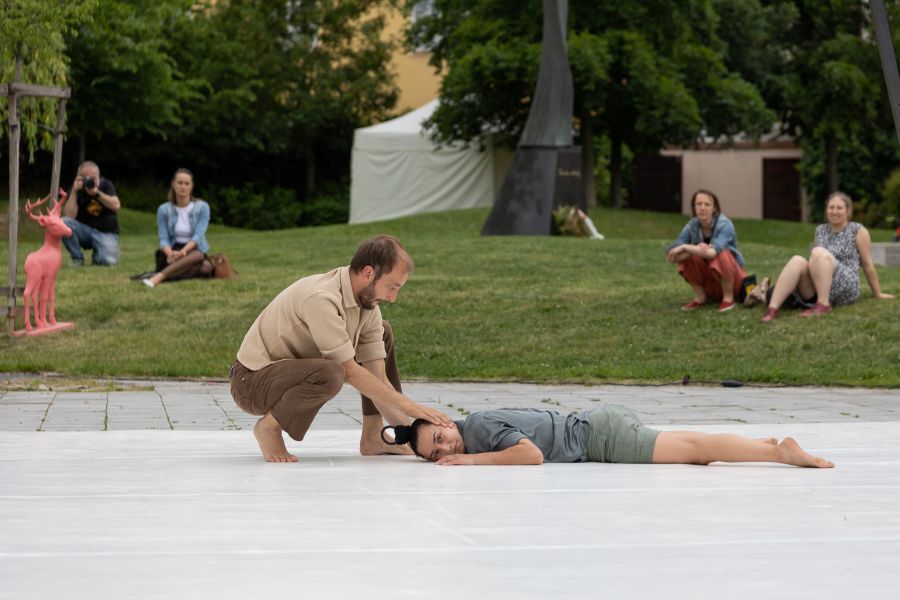 Ana Jordão a Vincent Kollar – Tělo a jiné objekty (foto Alena Češková, KoresponDance 2025, Jihlava)