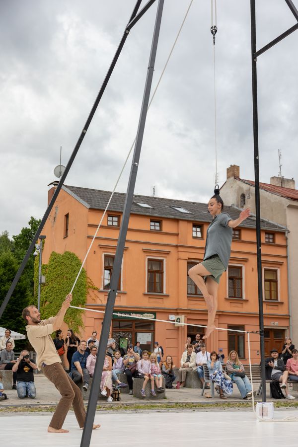 Ana Jordão a Vincent Kollar – Tělo a jiné objekty (foto Alena Češková, KoresponDance 2025, Jihlava)