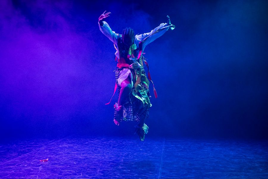Angela Nwagbo – Confluence (foto Lukáš Horký, Divadelní Flora 2025)