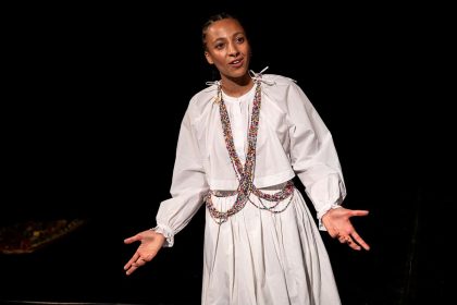 Angela Nwagbo – Confluence (foto Lukáš Horký, Divadelní Flora 2025)