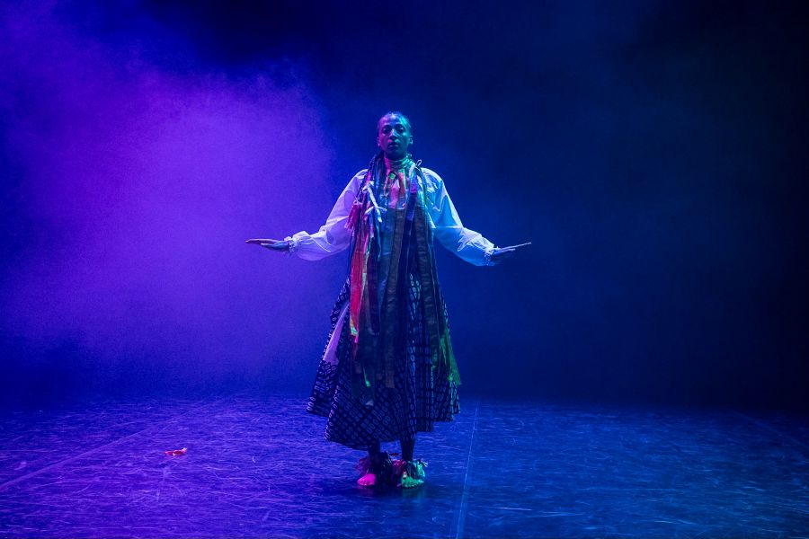 Angela Nwagbo – Confluence (foto Lukáš Horký, Divadelní Flora 2025)