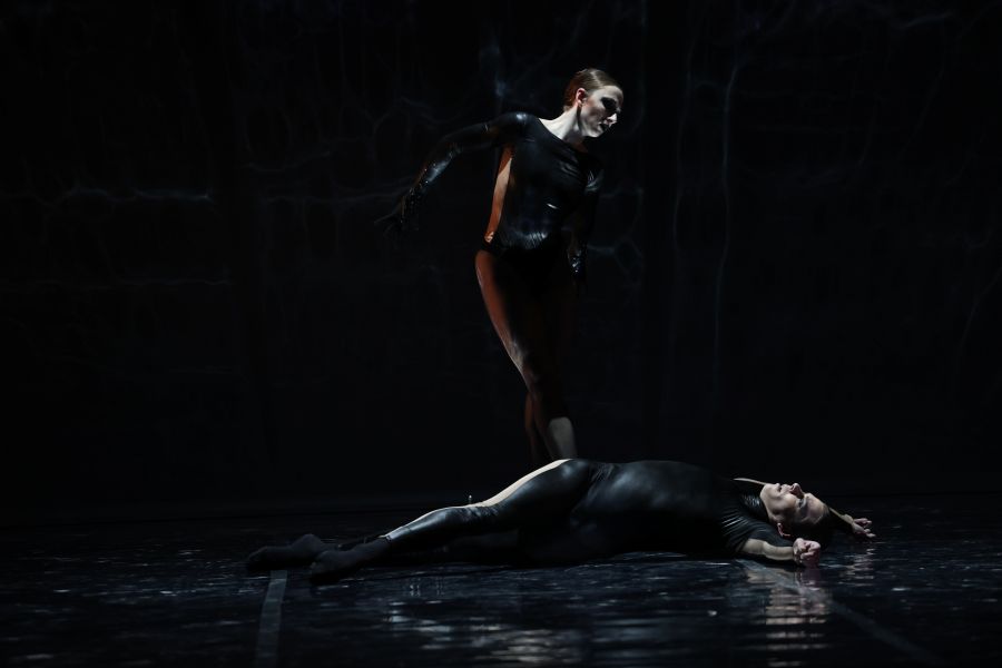 Balet DJKT – Německé requiem (Margarida Gonçalves, Justin Rimke, foto Kristýna Housková)