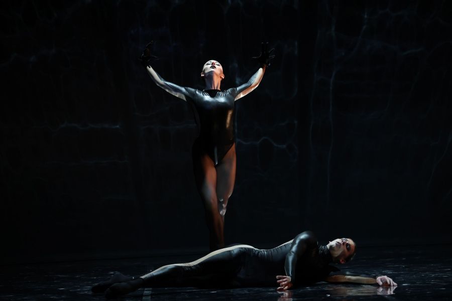 Balet DJKT – Německé requiem (Margarida Gonçalves, Justin Rimke, foto Kristýna Housková)