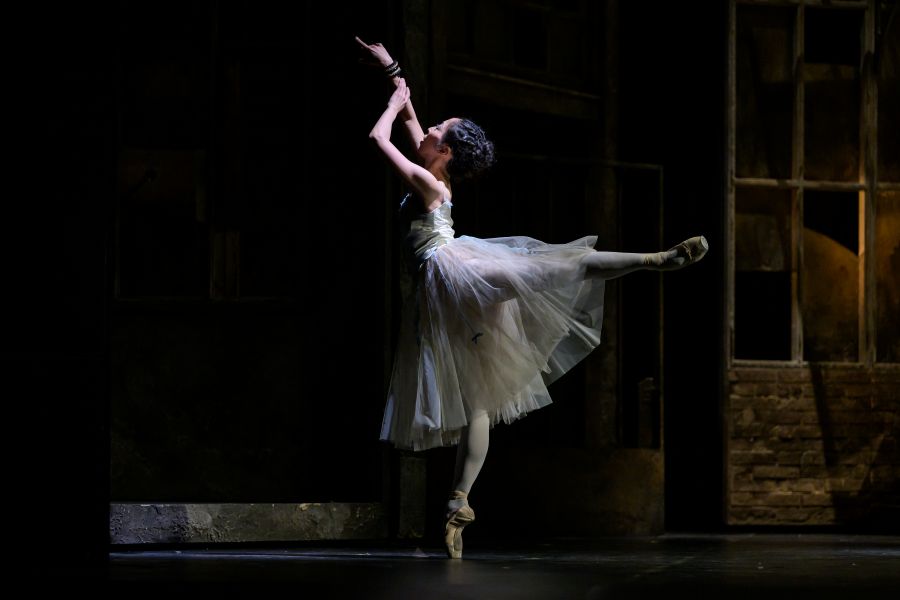 Balet ND – L´Histoire de Manon (Aya Okumura, foto Serghei Gherciu)