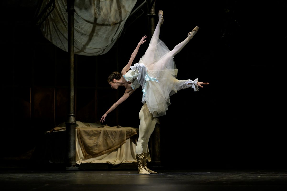 Balet ND – L´Histoire de Manon (Romina Contreras a Danilo Lo Monaco, foto Serghei Gherciu)