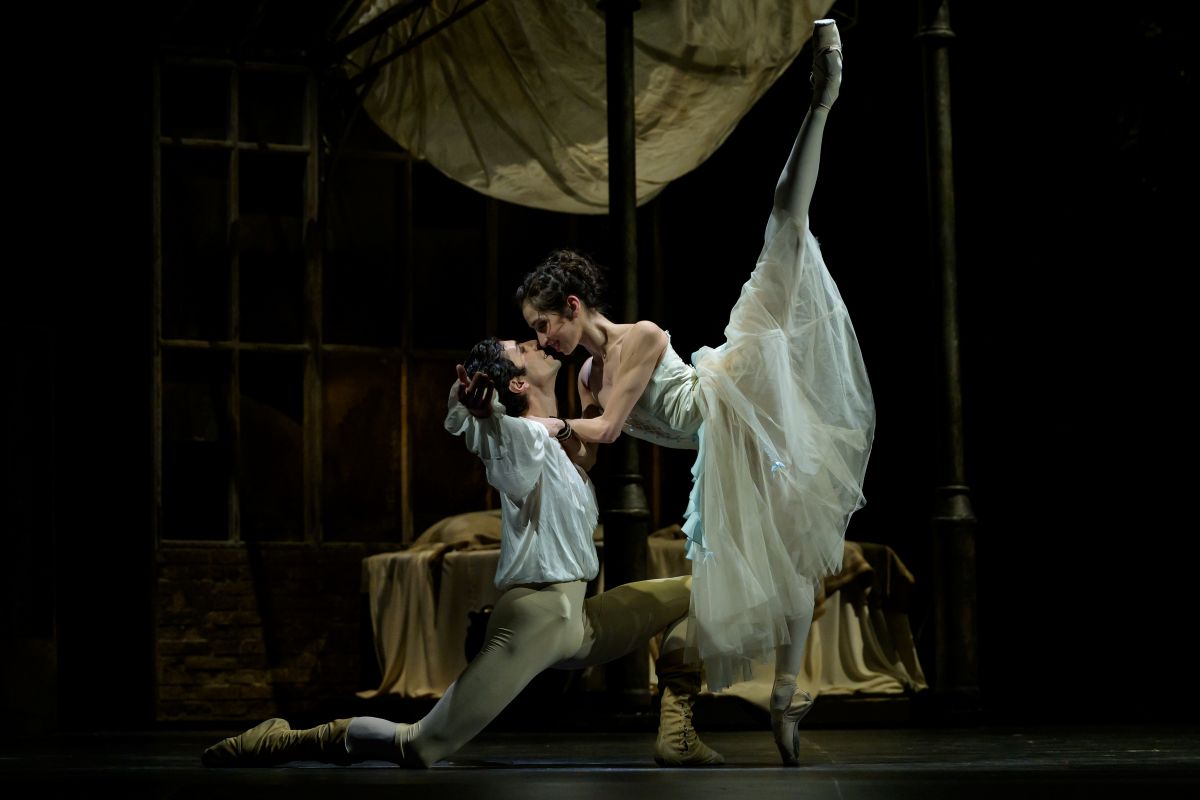 Balet ND – L´Histoire de Manon (Romina Contreras a Danilo Lo Monaco, foto Serghei Gherciu)