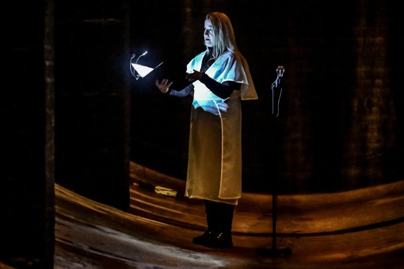 Chorál ve vodojemech II: Aqua, 17. dubna 2025, Vodojemy Žlutý kopec, Vodojem č. 1, Brno – členka Ensemble Versus (foto Marek Olbrzymek)