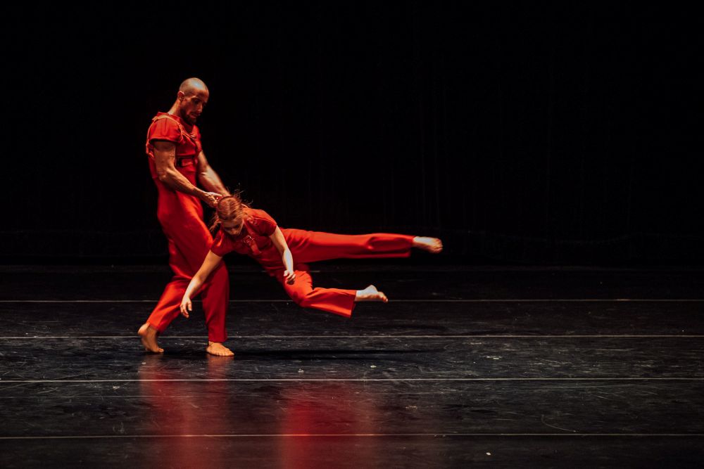 Burkicom – duet Siri, don´t die (M. Heriban a P. Šmatláková, foto Marek Jančúch, festival Tanečno 2025)
