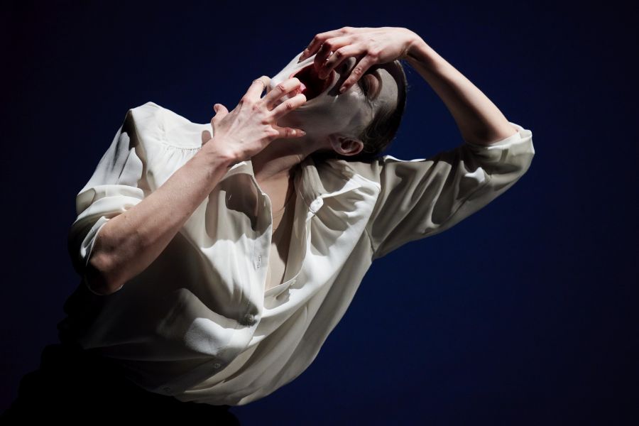 Daniela Hanelová – Cadavre exquis (foto Duša Gabor, Monodance Festival)