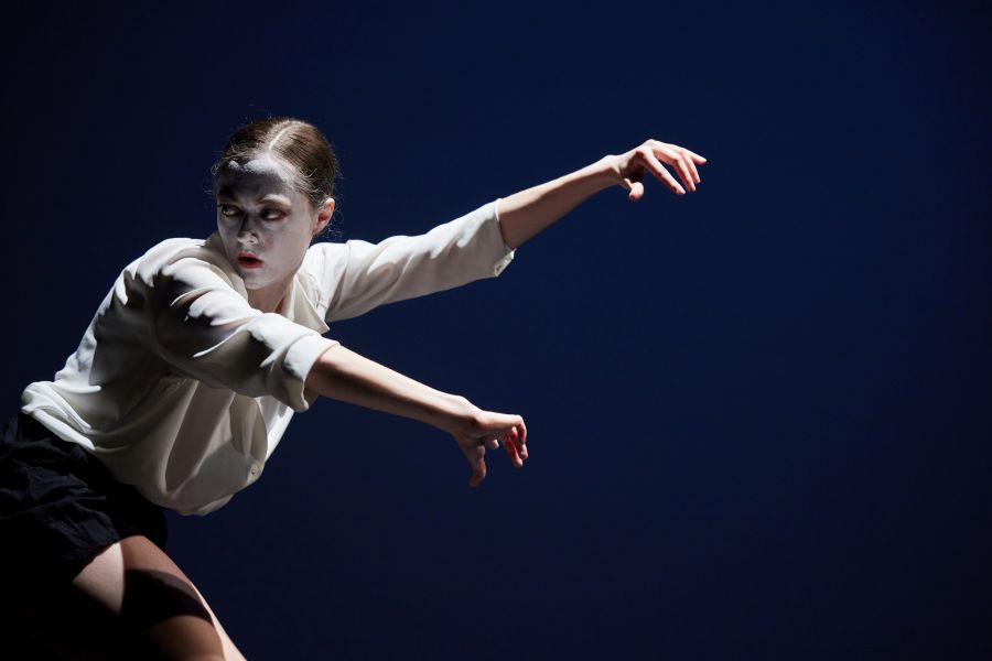 Daniela Hanelová – Cadavre exquis (foto Duša Gabor, Monodance Festival)