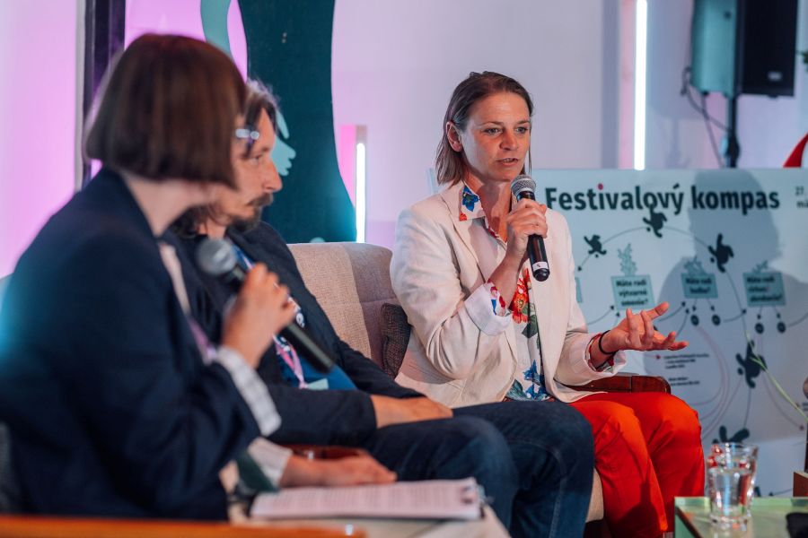 Diskuze Umenie prežiť, budúcnosť kultúry na Slovensku – Lucia Kašiarová (foto Marek Jančúch)
