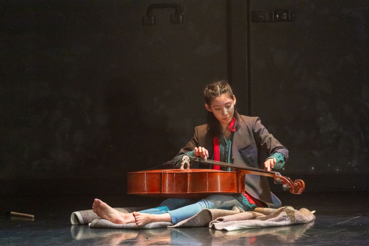 Divadlo Štúdio tanca, Med a prach – Re-member (foto Juraj Žilinčár)