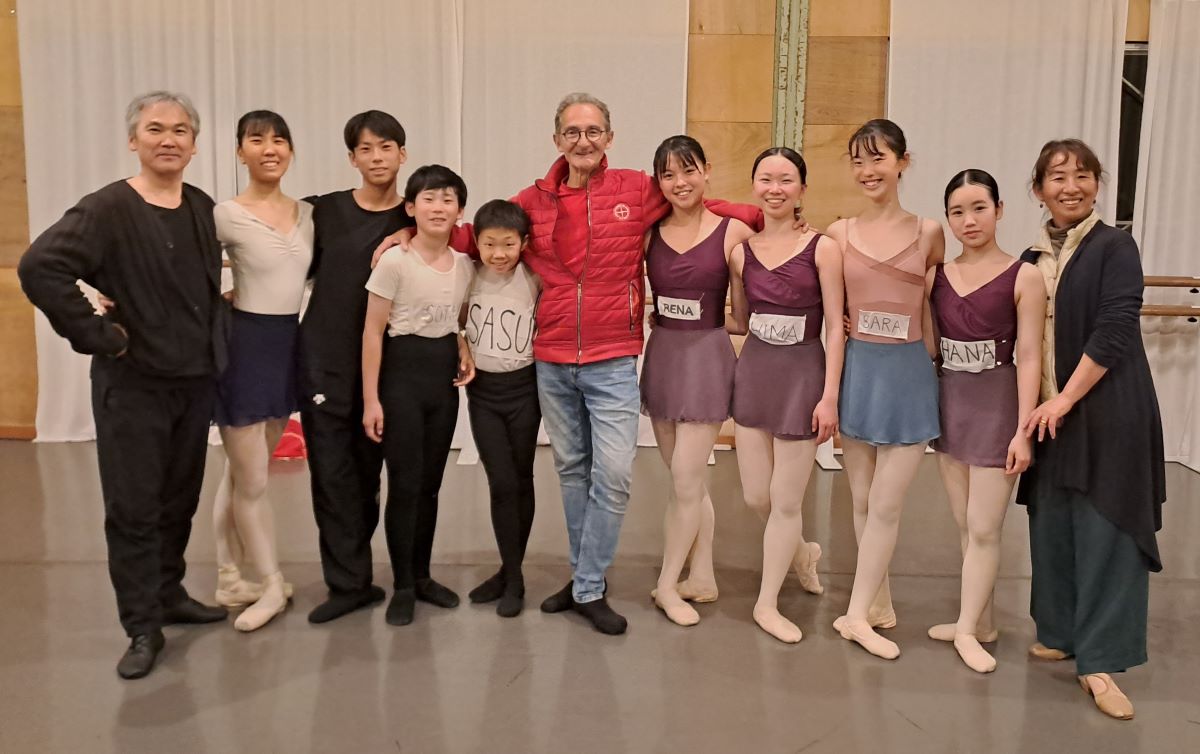 Igor Vejsada s japonskými studenty tance (foto archiv umělce)