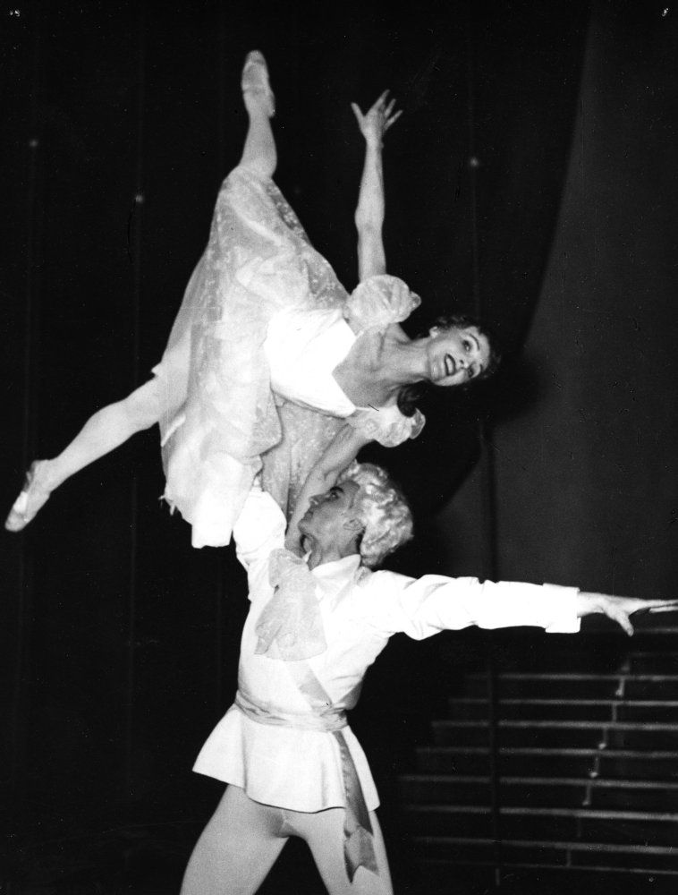 Jiřina Šlezingrová v Popelce s Jiřím Bíbrlíkem (foto Ivan Šimáček, 1963, Moravské divadlo Olomouc)