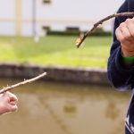 KoresponDance 2025 – Divodá karta – Dávid Somló a Jemné balancování s větvičkami (foto Adéla Vosičková)