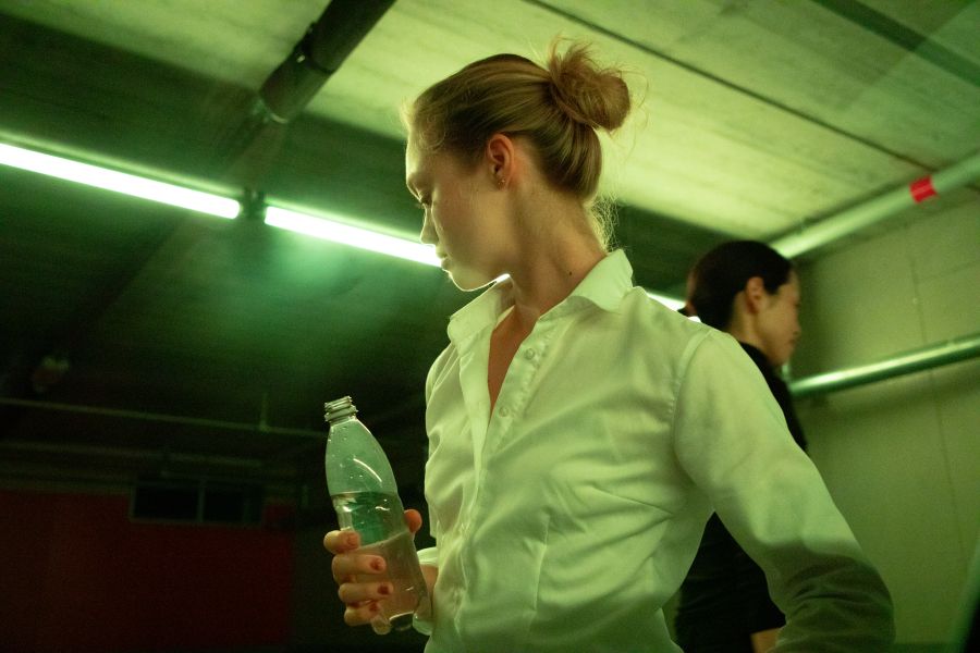 Lara Vejrup Ostan ve svém projektu Driver (foto Benedicte Ramfjord)