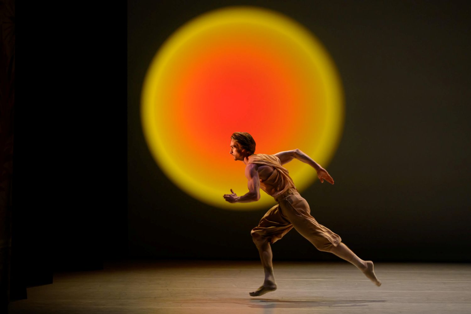 Lukáš Timuľak – Twilight (Les Ballets de Monte-Carlo, foto Alice Blangero)