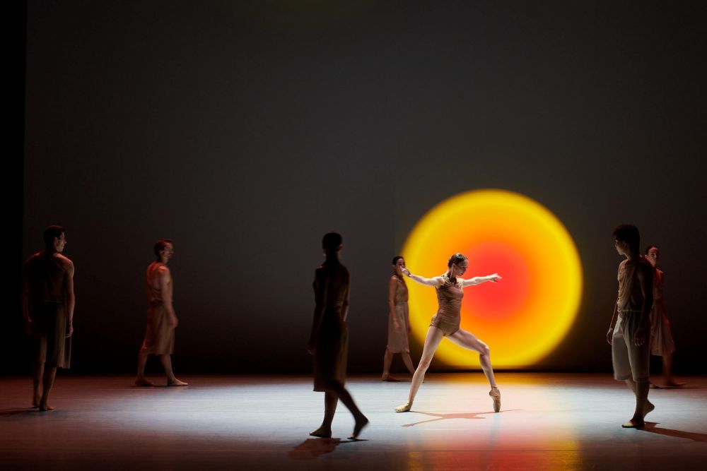 Lukáš Timuľak – Twilight (Les Ballets de Monte-Carlo, foto Peter Bilak)
