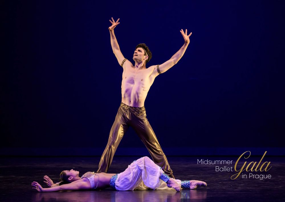 Madoka Sugai a Ariel Merkuri v duetu z Šeherezády (Midsummer Ballet Gala 2025, foto Serghei Gherciu)