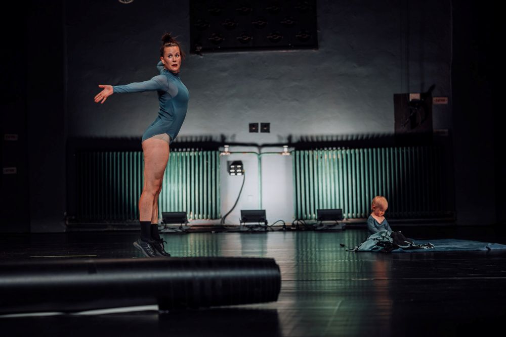 Martina Hajdyla Lacová – Bodies after progress (foto Marek Jančúch, festival Tanečno 2025)