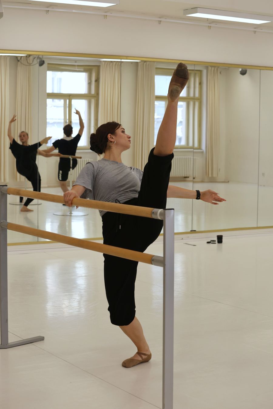 Na tréninku s Bohemia Baletem (Anna Tkadlčíková, foto Kristýna Housková)