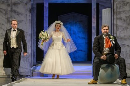 Nino Rota: Florentský slaměný klobouk, Národní divadlo moravskoslezské – Lada Bočková, Martin Šrejma, Miloš Horák (foto Martin Popelář)