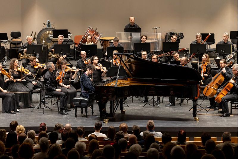 Federico Colli & Camerata Janáček, 7. dubna 2025, sál Vesmír, Ostrava – Federico Colli a Camerata Janáček (zdroj Janáčkova filharmonie Ostrava)