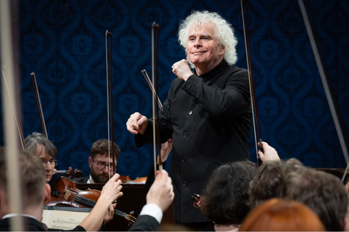 Česká filharmonie a Magdalena Kožená, 9.4.2025, Rudolfinum – Simon Rattle (foto Ivan Malý)