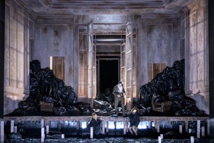 Luigi Cherubini: Médea, Stavovské divadlo – Médea: Arnheiður Eiríksdóttir, Marcell Bakonyi, Světlana Aksenová (foto Petr Neubert)
