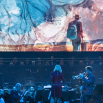 Grammy oceněná skladatelka Nan Schwartz diriguje skladbu z filmu Pošťák (foto Jan Urbánek)