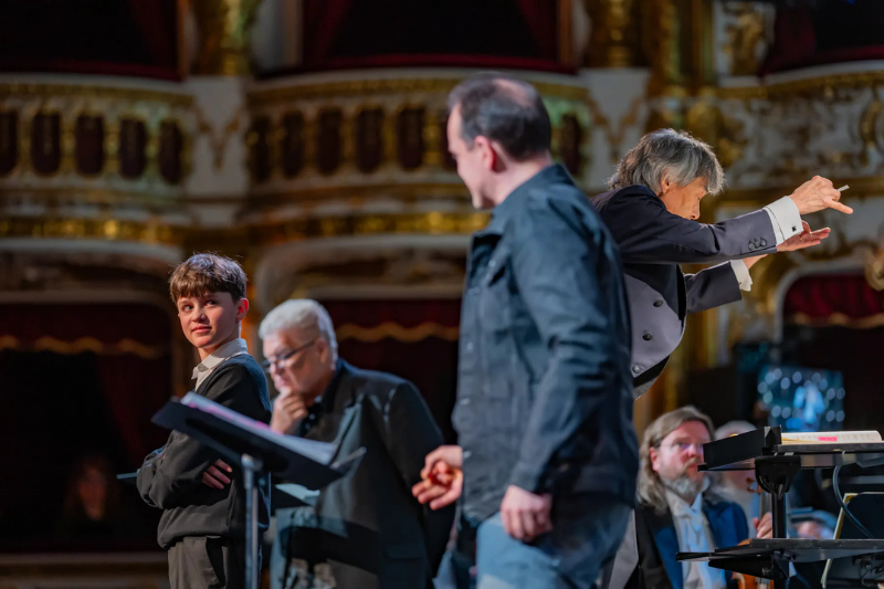 Opera Siegfried, Státní opera Praha, 1. dubna 2025, Sólista sboru Der Tölzer Knabenchor (Hlas lesního ptáka), Drážďanský festivalový orchestr, Concerto Köln (foto Václav Hodina)