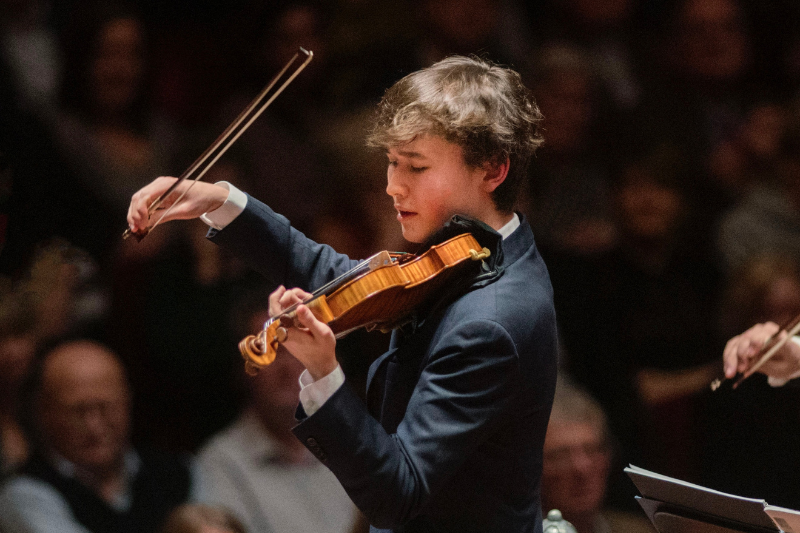 Daniel Lozakovich (foto Marco Borggreve)