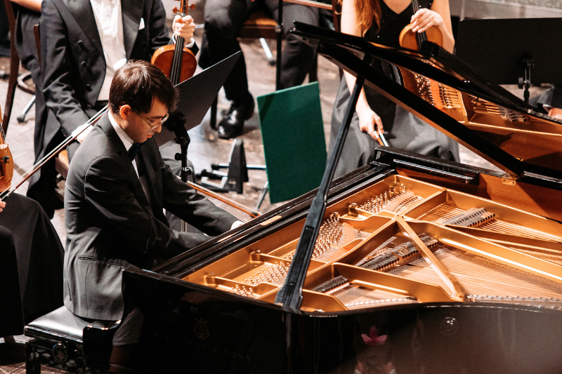 Pavol Praženica vítěz MSKS 2023, finále s Plzeňskou filharmonií (zdroj Konzervatoř Plzeň)