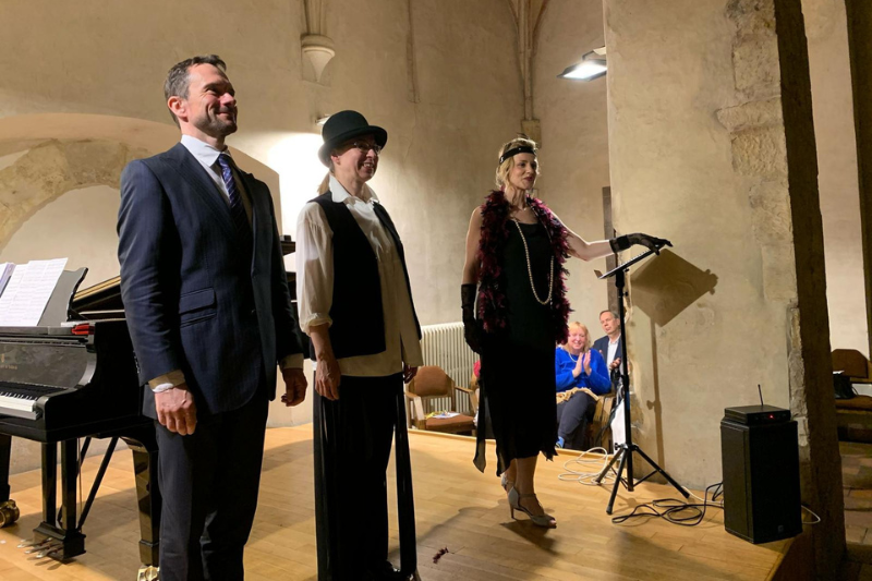 Hudební salón Café crème: Erik Satie – Filip Sychra, Monika Knoblochová, Dagmar Šašková, 6. dubna 2025 (zdroj Hudební salón Café crème)