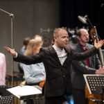 Prague Offspring: Ensemble Modern I, 30. května 2025, DOX+, Praha – Michael Wendeberg a Ensemble Modern (foto Milan Mošna)