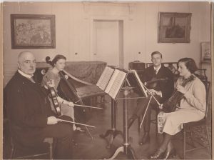 Franz von Mendelssohn, Ursula Hildebrandtová, Emil Bohnke a Lilli von Mendelssohn-Bohnke (zdroj Carla Shapreau, foto M: Joël-Heinzelmann)