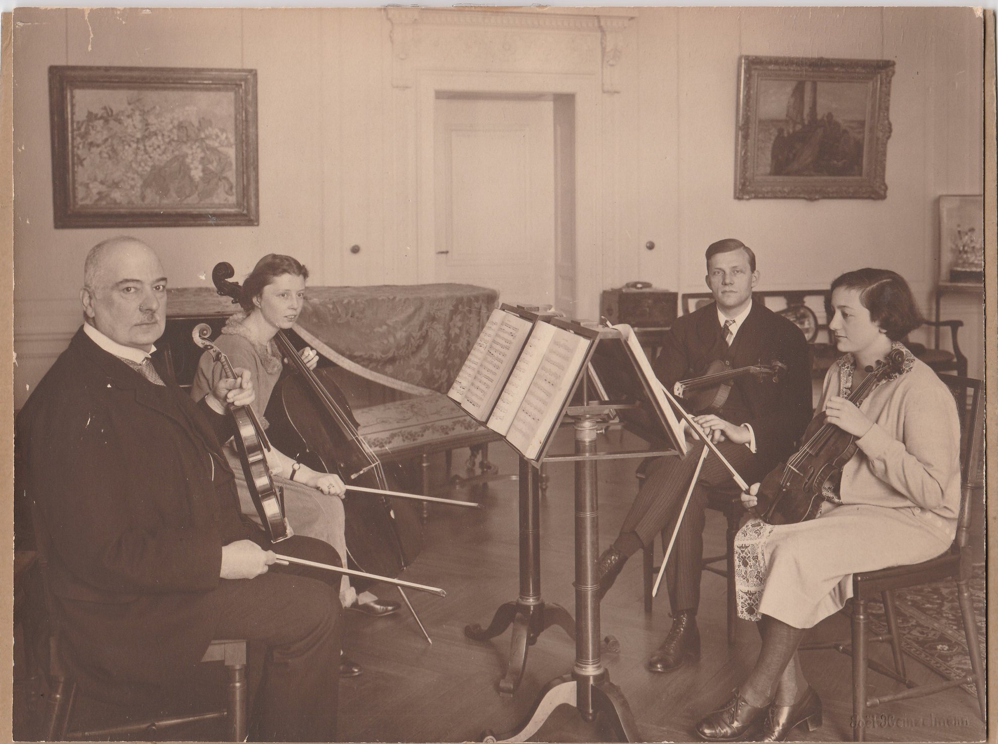 Franz von Mendelssohn, Ursula Hildebrandtová, Emil Bohnke a Lilli von Mendelssohn-Bohnke (zdroj Carla Shapreau, foto M: Joël-Heinzelmann)
