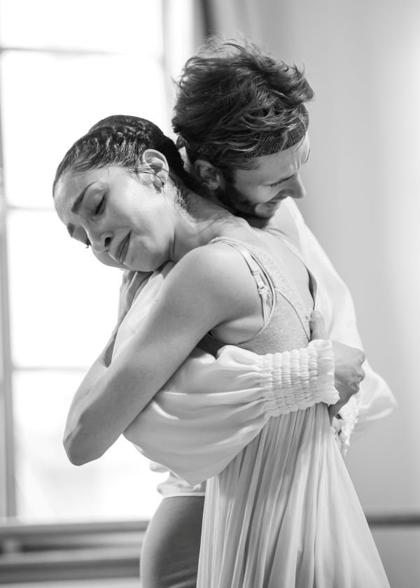 Romina Contreras a Patrik Holeček zkouší Romea a Julii (foto Serghei Gherciu)