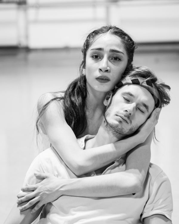 Romina Contreras a Patrik Holeček zkouší Romea a Julii (foto Serghei Gherciu)
