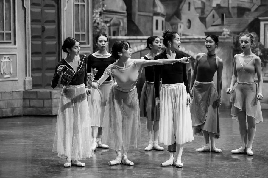 Romina Contreras na zkoušce baletu Coppélie (foto Serghei Gherciu)
