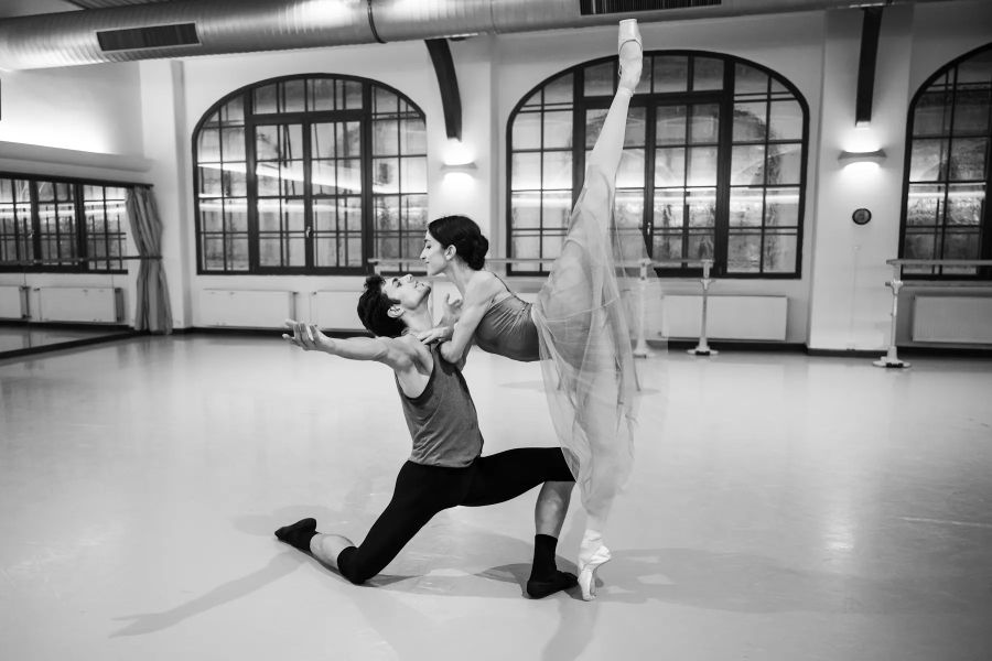 Romina Contreras na zkouškách baletu L’Histoire de Manon (foto Serghei Gherciu)