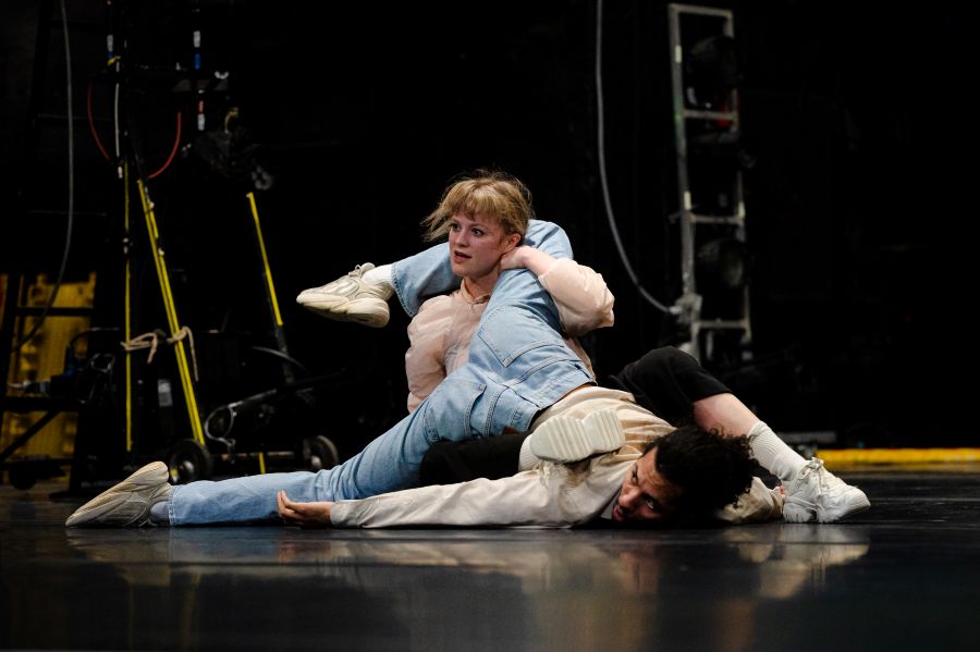 Sarah Baltzinger a Isaiah Wilson – Megastructure (foto Sinah Osner)