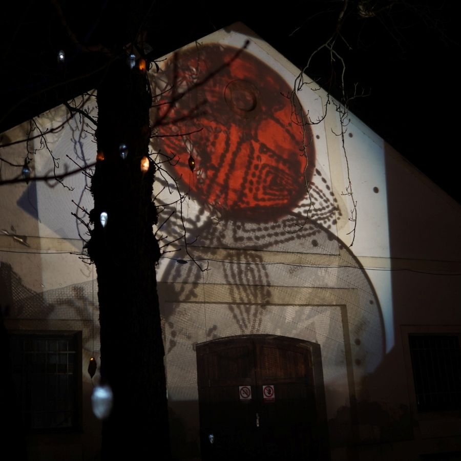 Studio ALTA v noci (oblíbené outdoorové Hvozdění, foto Simona Rybová)