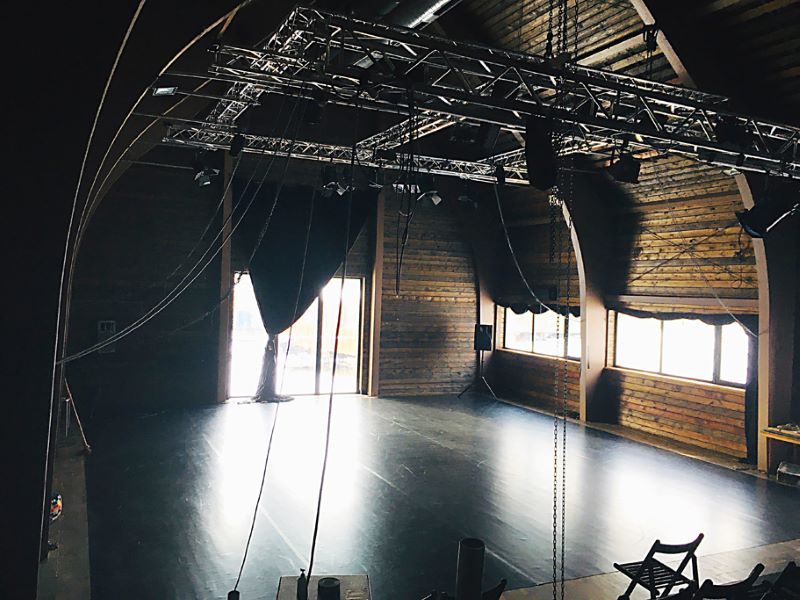 Švestkový Dvůr – technicky vybavený sál (foto archiv organizátora)