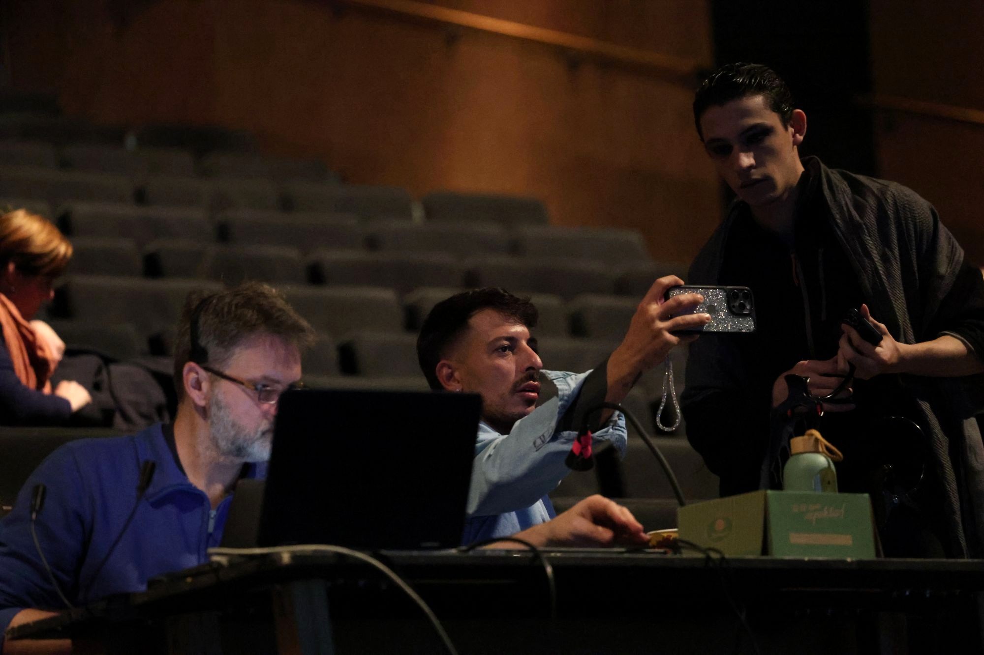 Světelný designér Jakub Sloup, Francesco Annarumma a tanečník Riccardo Gregolin (foto Kristýna Housková)