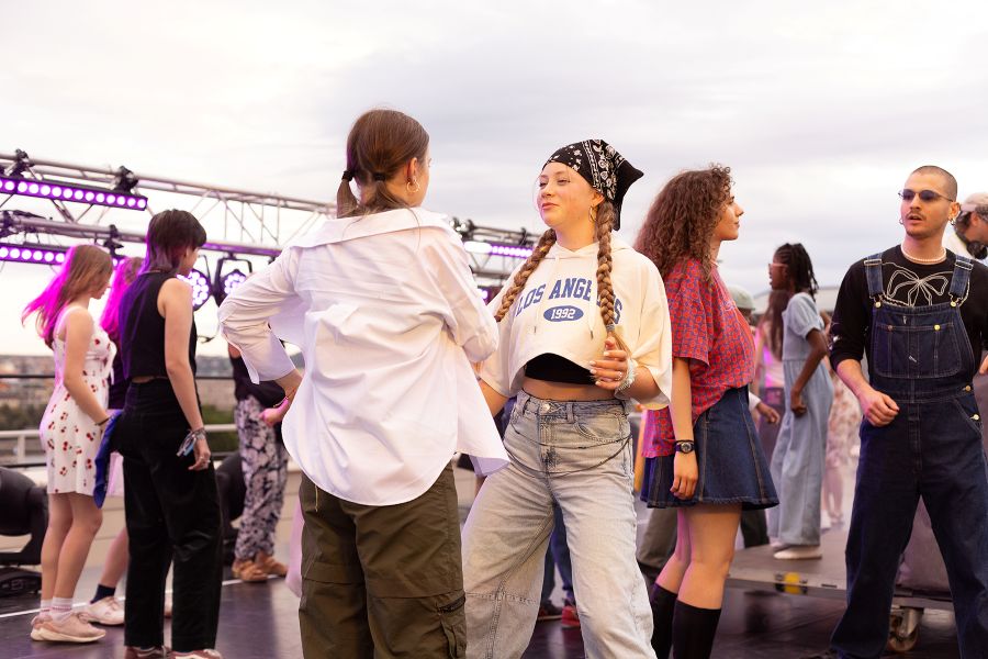 Tanec Praha 2025 – Level Up, vystoupení se mění v taneční party (foto Adéla Vosičková)