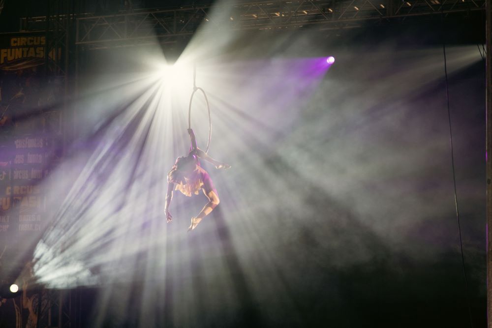 Tanec a nový cirkus na Glastonbury (Foto Nina Bumbálková)