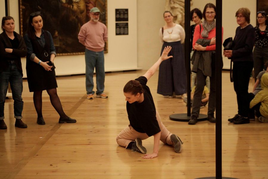 Tanec v galerii – A Fancy (Hana Polanská Turečková, foto Julie Stehnová)