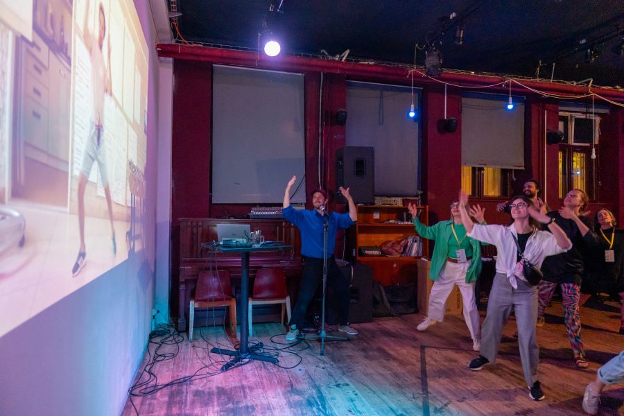 Taneční karaoke s Andrejem Štepitou (foto Juraj Žilinčár, Slovenská tanečná platforma 2025)