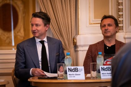 Tisková konference Národního divadla Brno k sezoně 2025/2026: Martin Glaser, Mario Radačovský, 15. dubna 2025, Brno (zdroj Národní divadlo Brno)